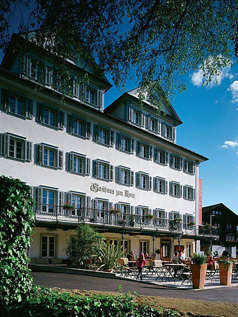 Hotel Kreuz by b_smart Sachseln Eksteriør billede